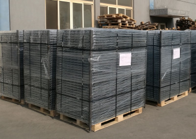 Wire decking packing