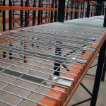 Wire mesh decking with flared supports on pallet racking
