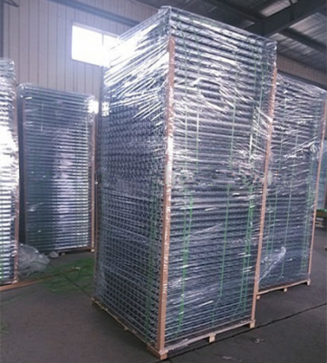 Wire mesh decking packing
